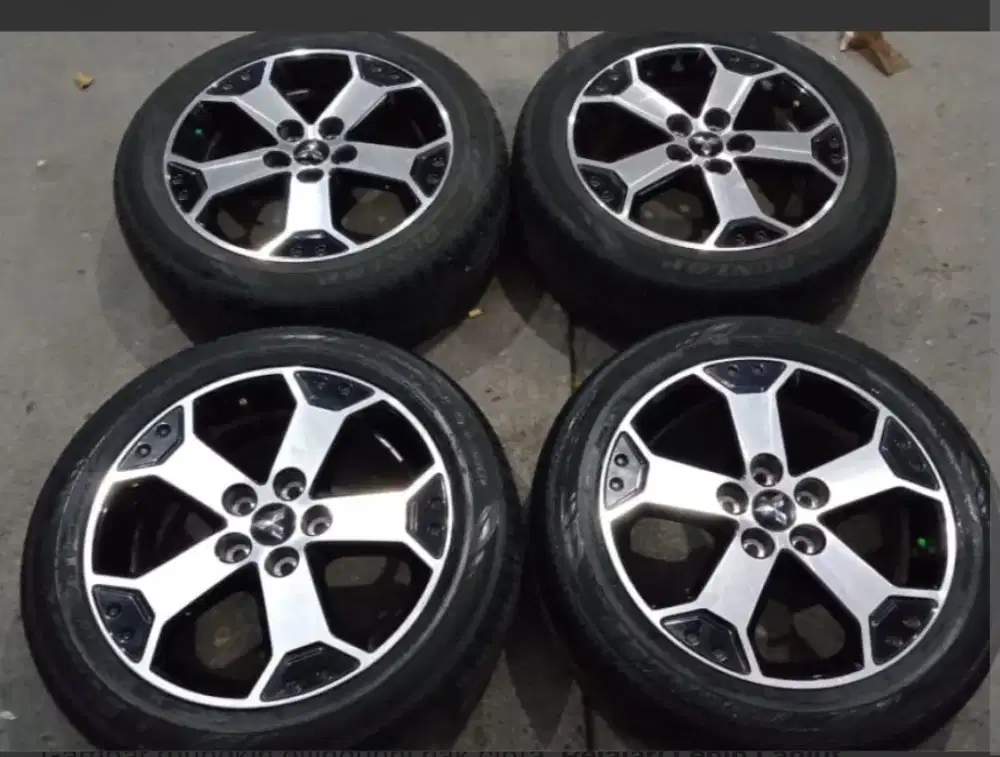 Jual velg+ban ori xpander cross R17 pcd 5x114 ban 80%-+ lok tangerang