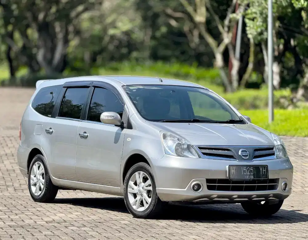 DP 5 jt! Nissan Grand Livina SV Manual 2013 Antik Spt Baru!!