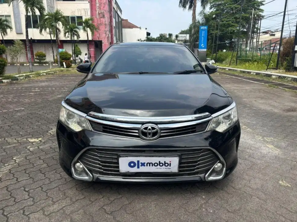 DP MURAH Toyota Camry 2.5 V Bensin-AT 2016 Hitam CPAHB