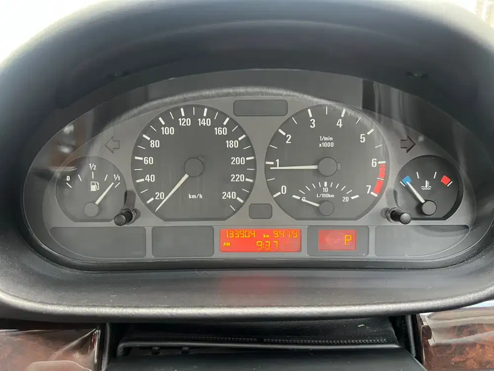 BMW 318i 2004 Bensin