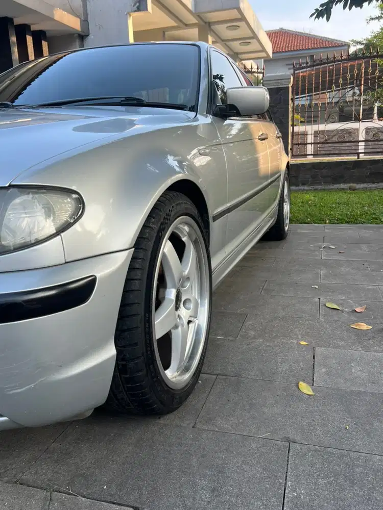 BMW 318i 2004 Bensin