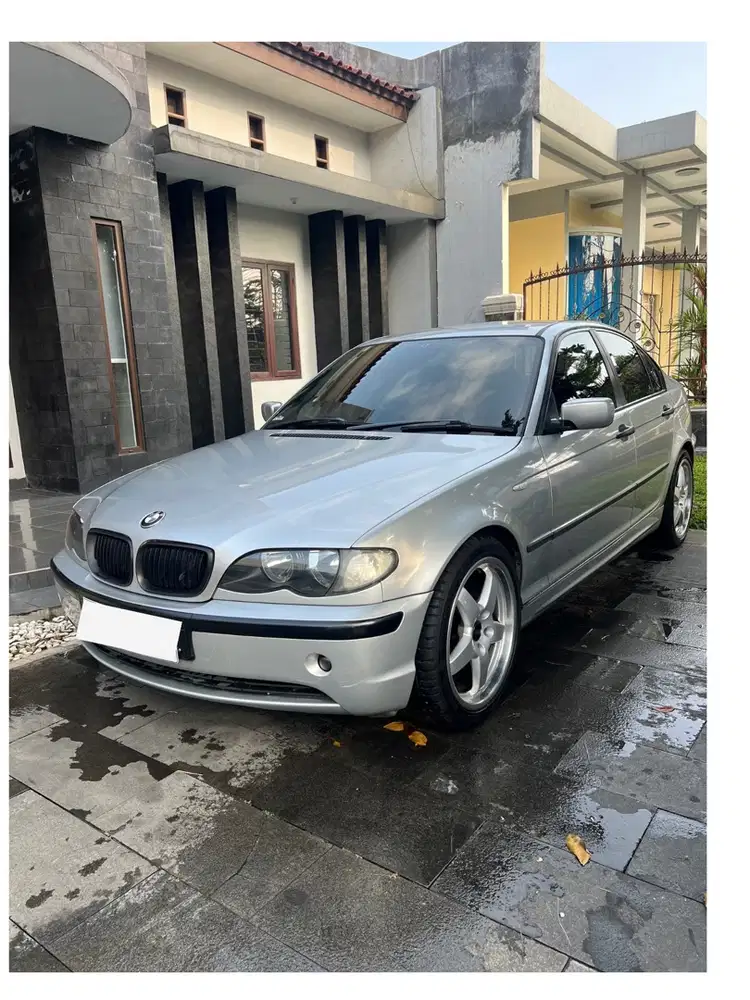 BMW 318i 2004 Bensin