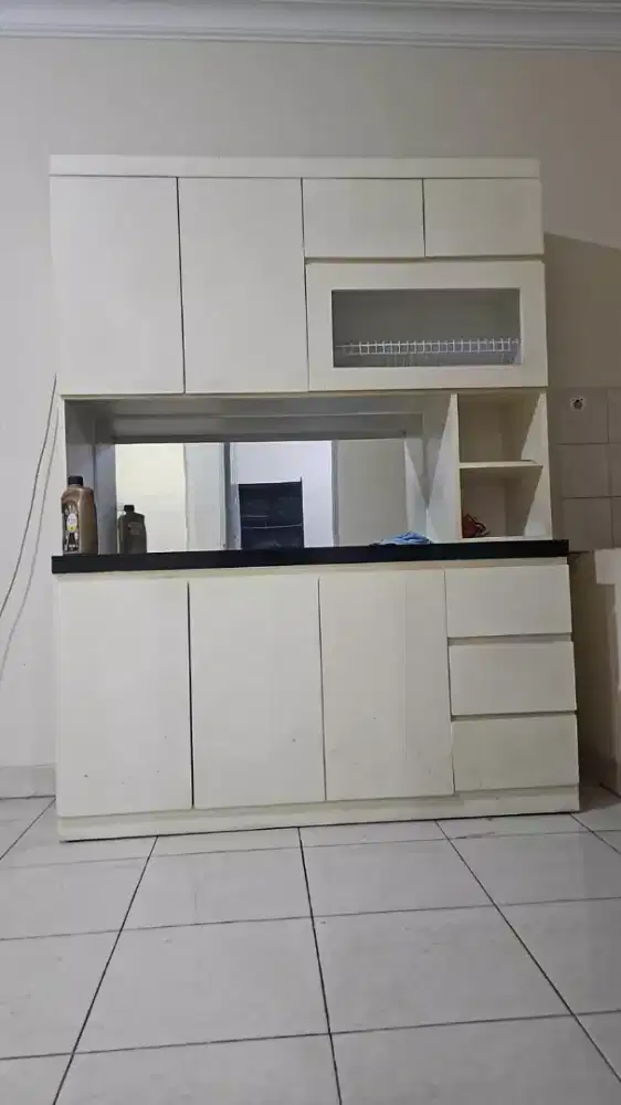 Lemari perabotan