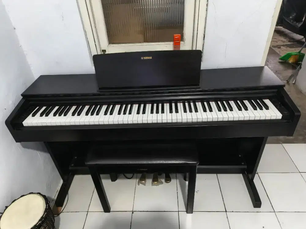 Digital Piano Yamaha Arius YDP 143 Istimewa