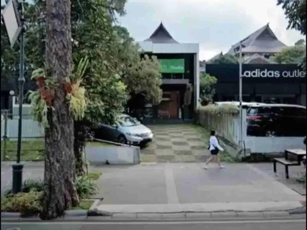 Jual sewa rumah usaha mainroad jl Juanda Dago Bandung.