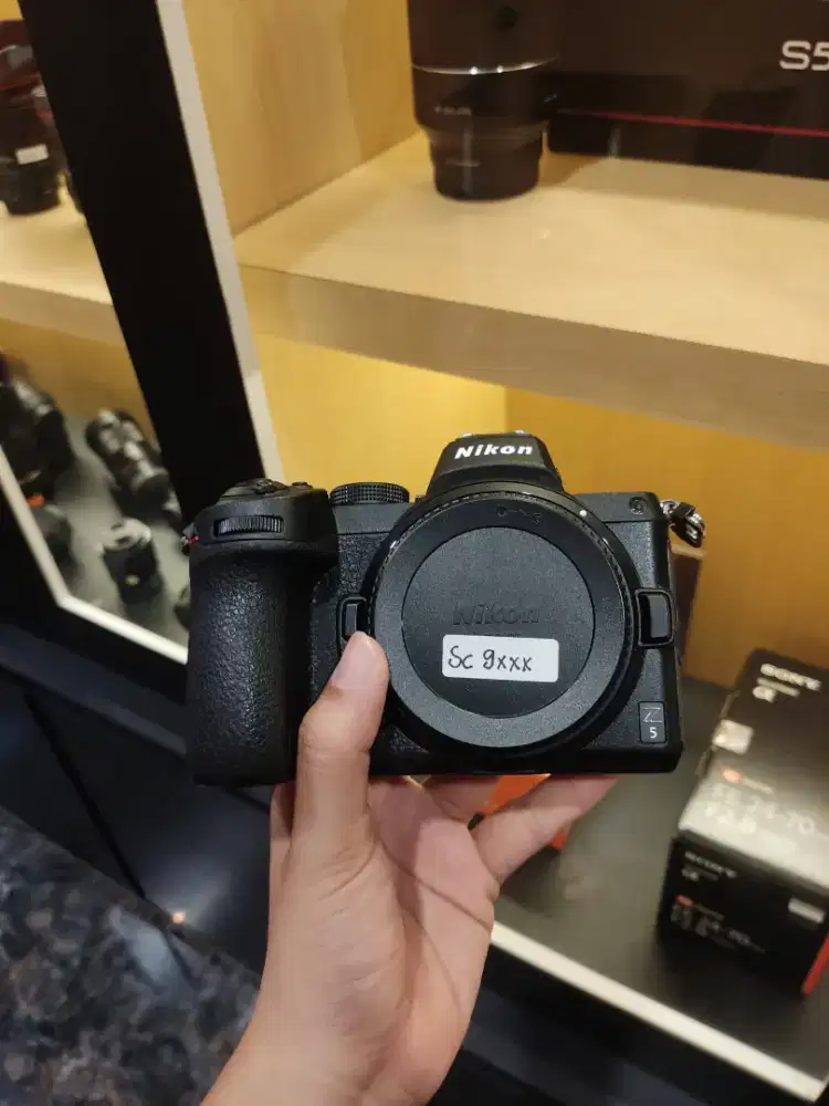 Nikon Z5 Body Only Fullset Seperti Baru