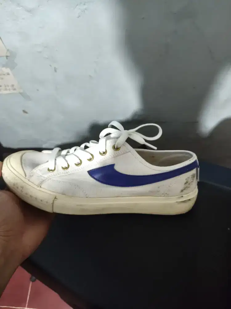 Sepatu compas pemakaian seminggu