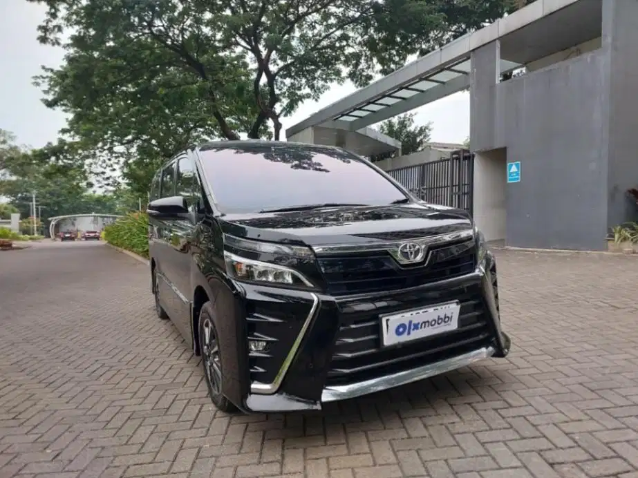 LOW DP Toyota Voxy 2.0 Bensin-AT 2019 PKL