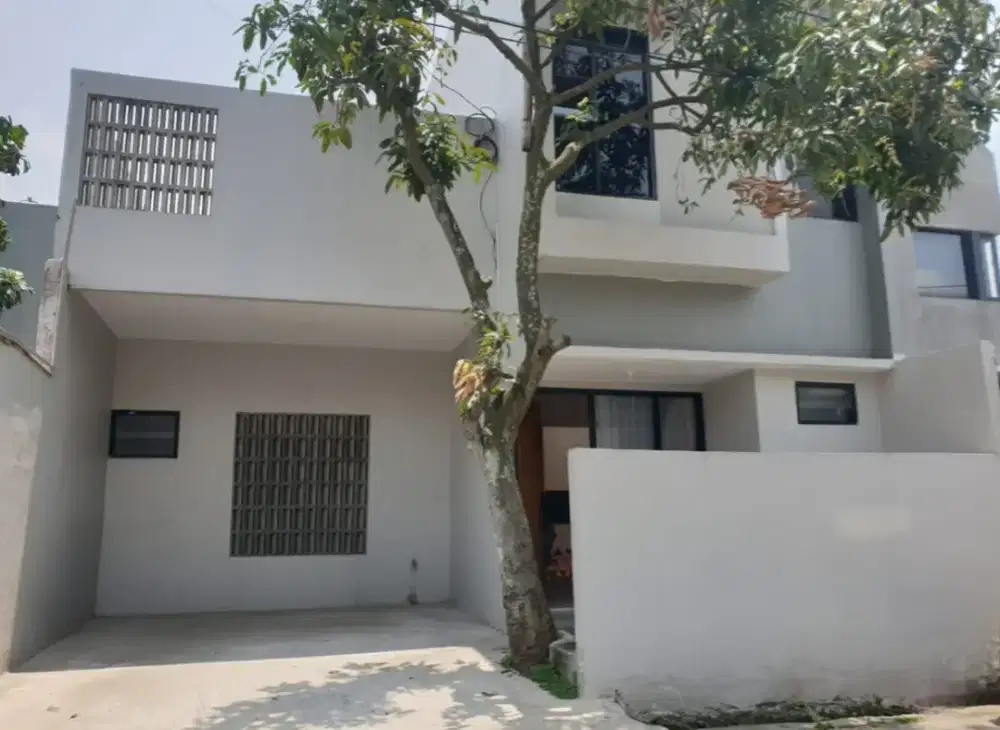 RUMAH MINIMALIS 2 LANTAI SIAP HUNI ARCAMANIK CISARANTEN
