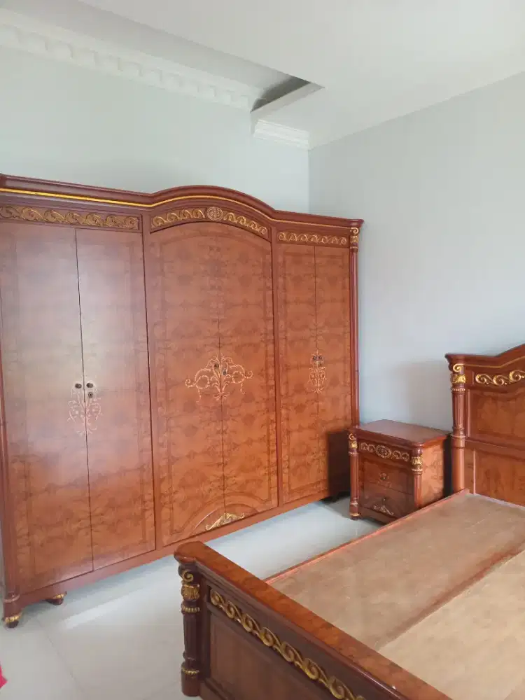 Satu Set Lemari Rsnjang Meja Davinci