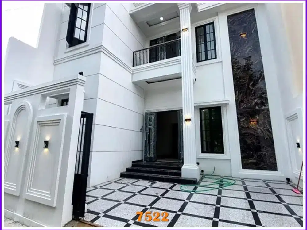 Rumah Plemburan Gaya Modern Classic