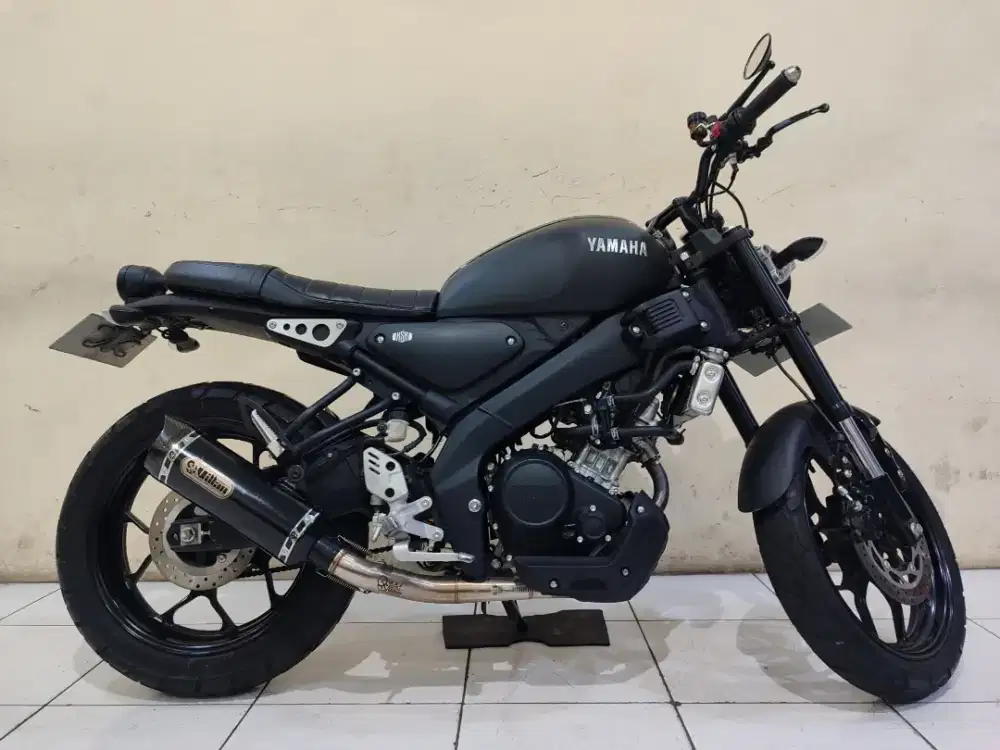 YAMAHA XSR 155 hitam 2022 LIKE NEW mulus terawat siap pakai...