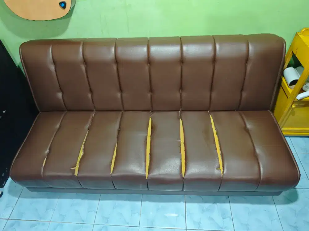 Sofabed Kondisi Bekas
