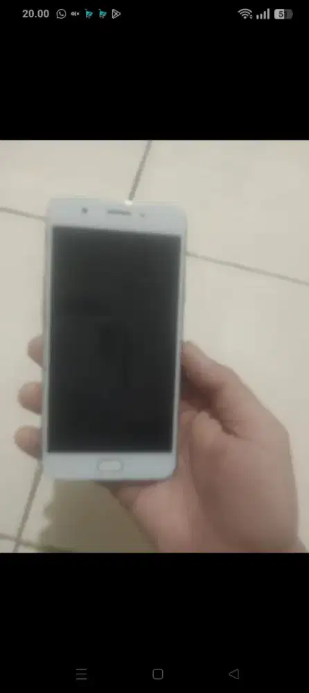 OPPO F1S Ram 4 GB Internal 64 GB Jaringan 4G LTE