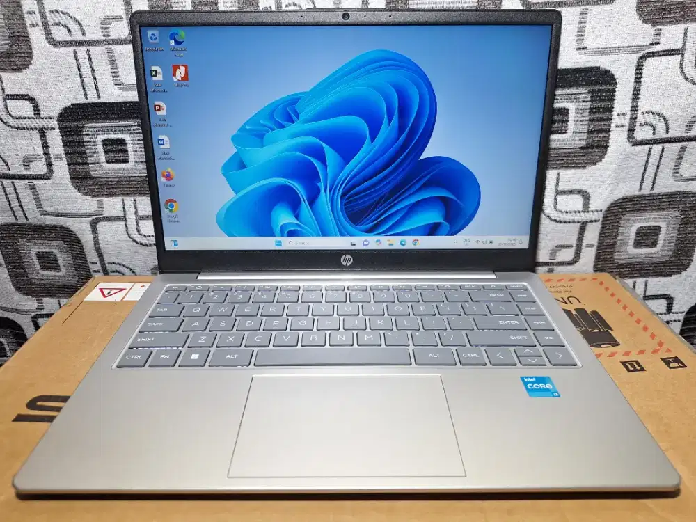 Laptop Hp 14 Core i3 gen 13 ram 8gb ssd 512gb Garansi resmi On 2027