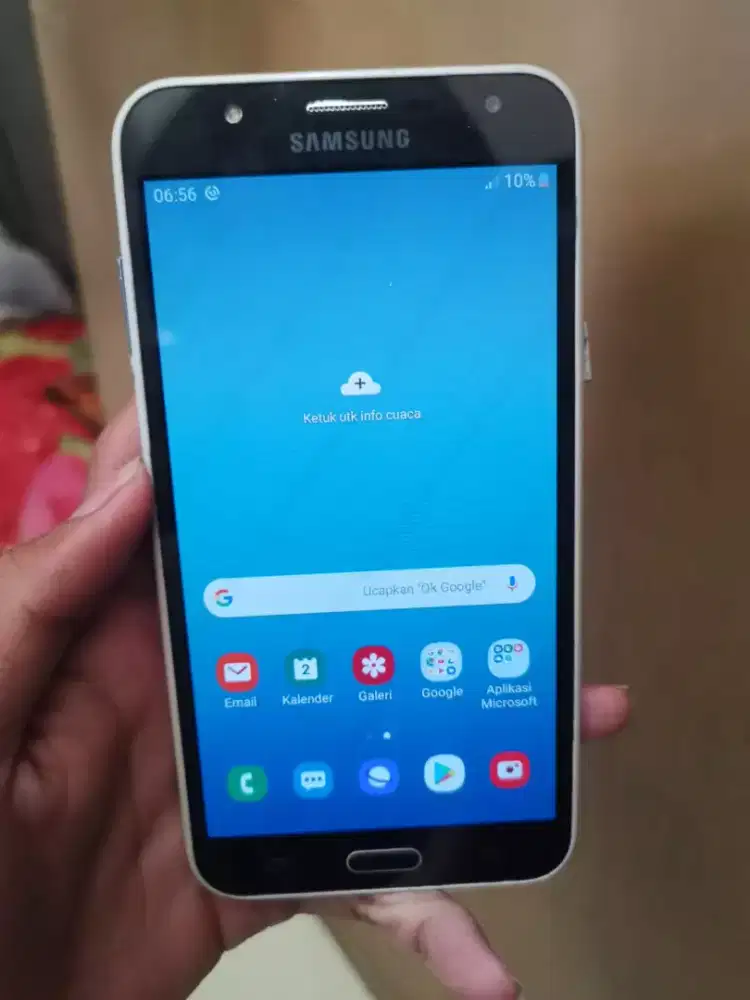 Samsung galaxy j7 ram 2/16GB 4G LTE