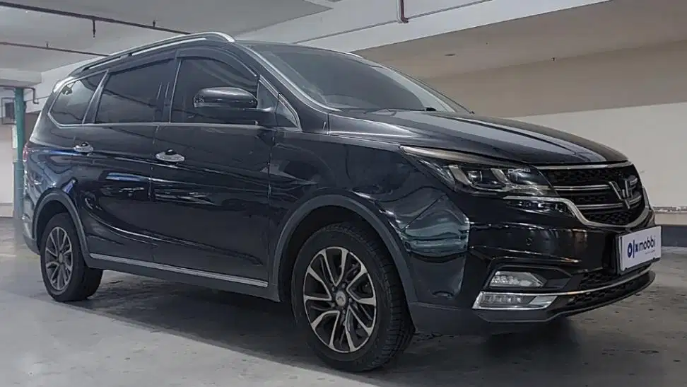 LOW DP Wuling Cortez 1.8 L Lux Plus Bensin-AT 2018 WZG