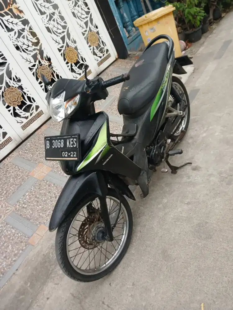 Honda RevoFit 2012 karbu ss lengkap mesin bagus,stater tokcer,Bks Kota