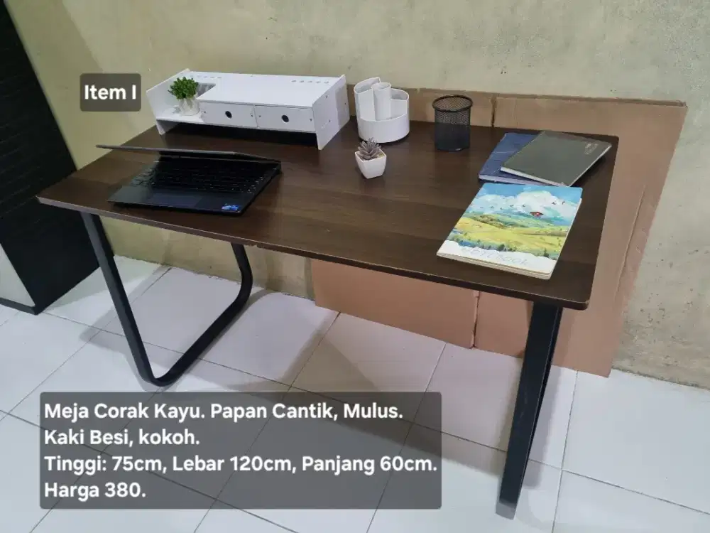 Meja warna kayu