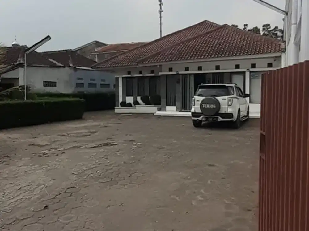 Ruang Usaha Eks Klinik Apotik Mainroad Jl. Laswi Ciparay Majalaya