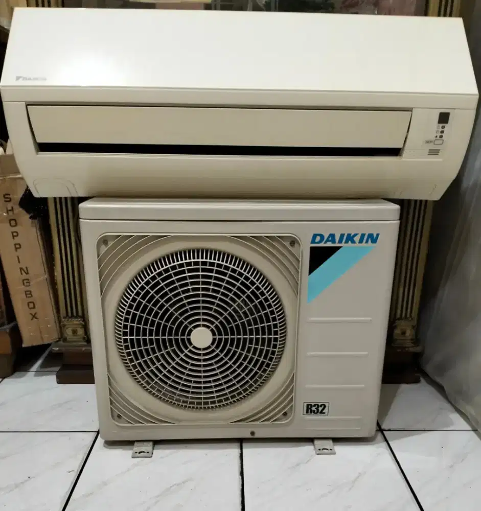 ac split 1/2 pk daikin dingin, bagus
