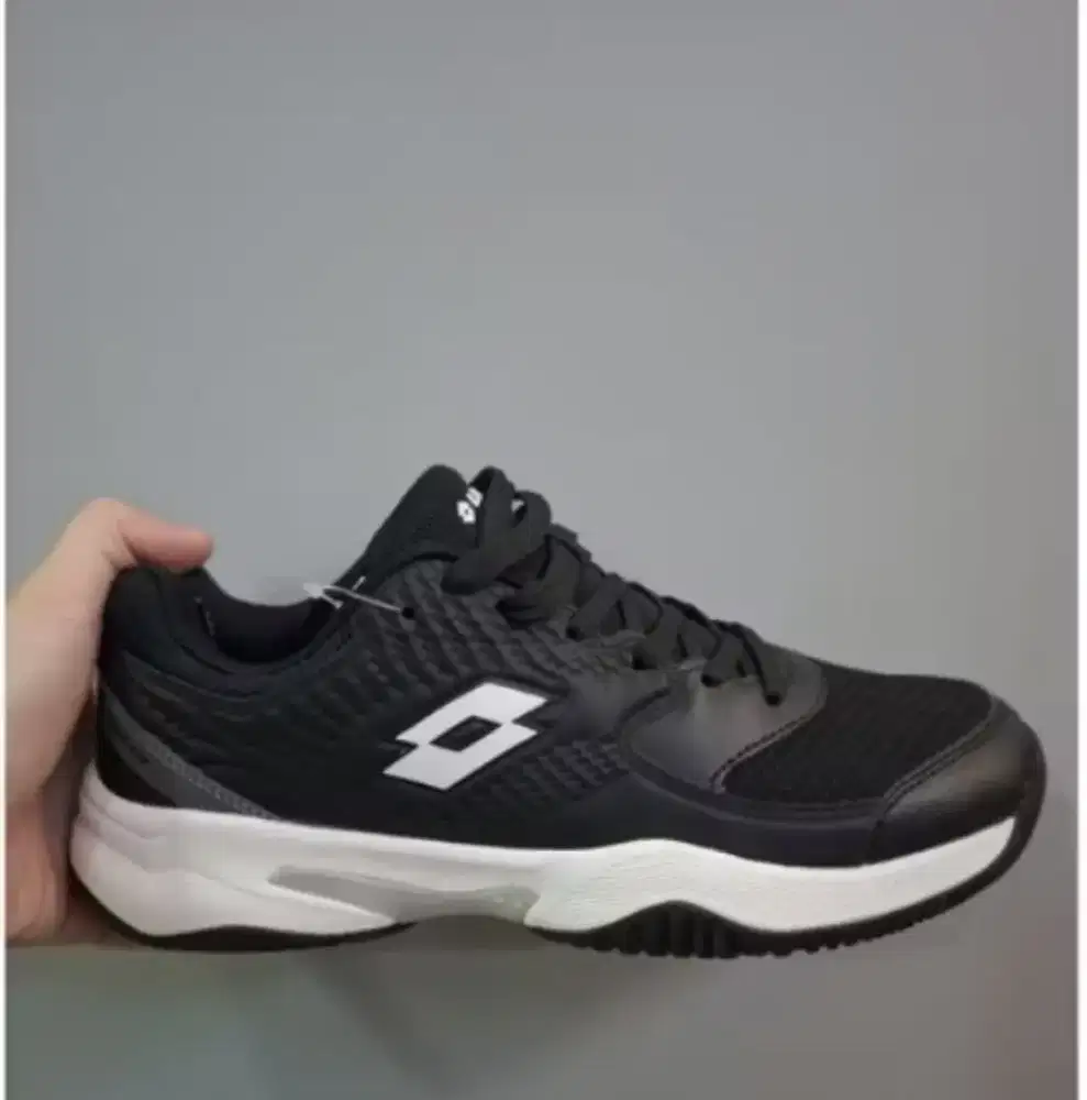 Sepatu tenis dan badminton lotto Donald size 41 murah