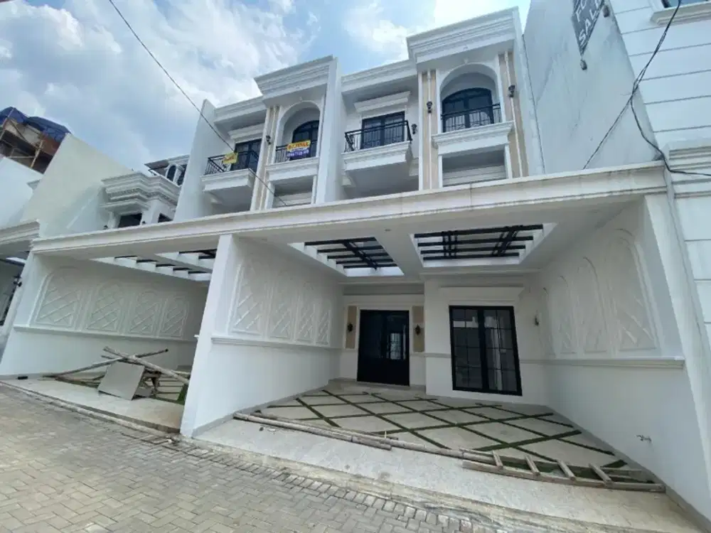 Cluster Premium Carberas Rumah 3 Lantai Akses Lebar siap huni one gate system