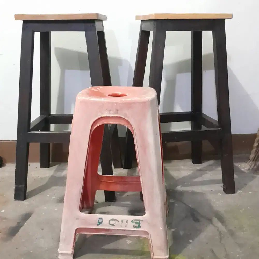 2 pcs Bangku toko kayu. Kokoh & kuat. Kondisi masih bagus