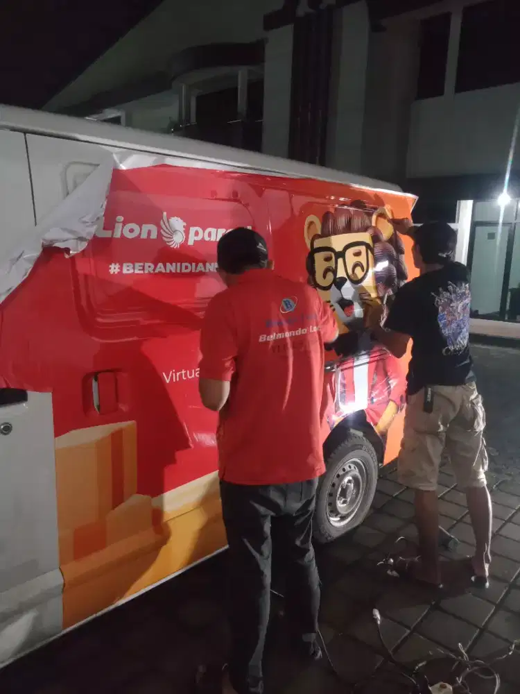 Pasang sticker motor dan mobil