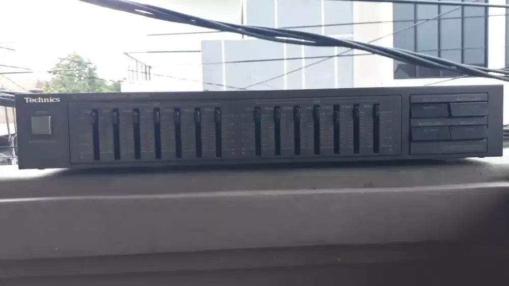 Equaliezer technica sh 8038