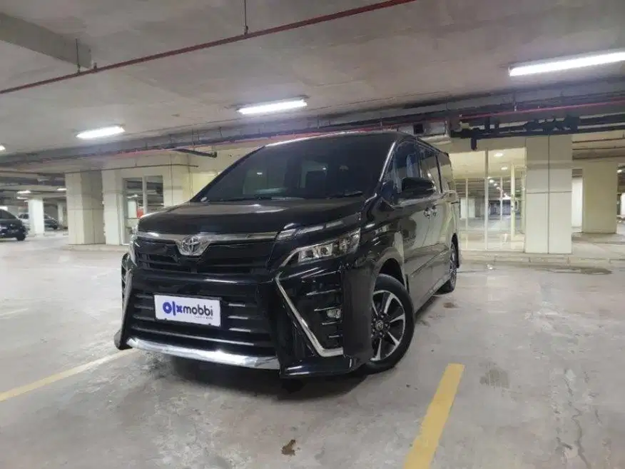 LOW DP Toyota Voxy 2.0 Bensin-AT 2020 SMK