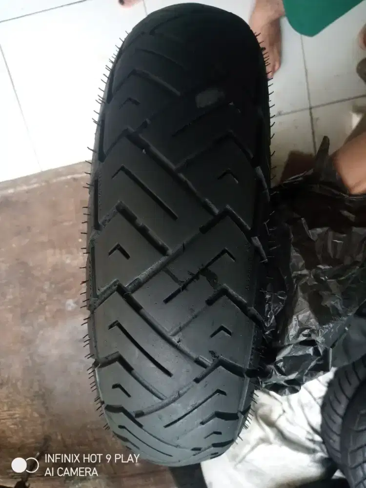 Ban depan vespa matic UK 110/70-11