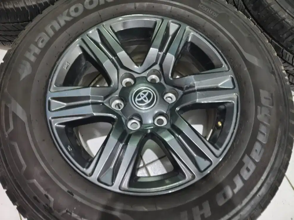 Velg original copotan Hilux 17 pcd 6x139 ban Bridgestone dan hankook