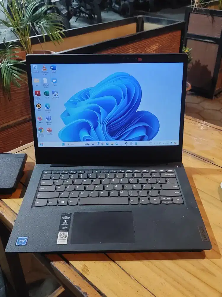 Laptop Nugas Lenovo IdeaPad Slim 3 Normal Nominus Pribadi Charger Ori