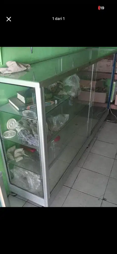 Etalase toko bekas rasa baru
