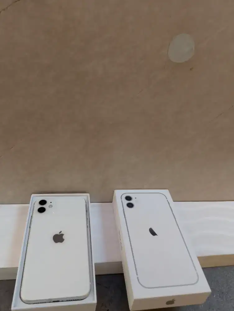 Iphone 11 128gb hanya putih
