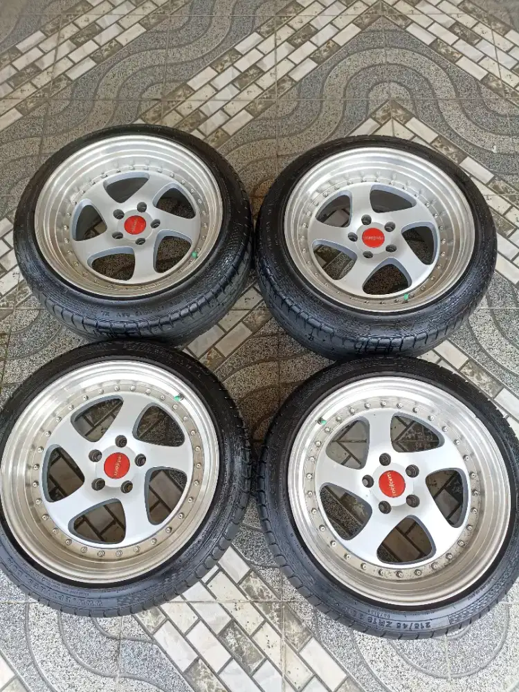 Velg dan Ban Mobil Bekas