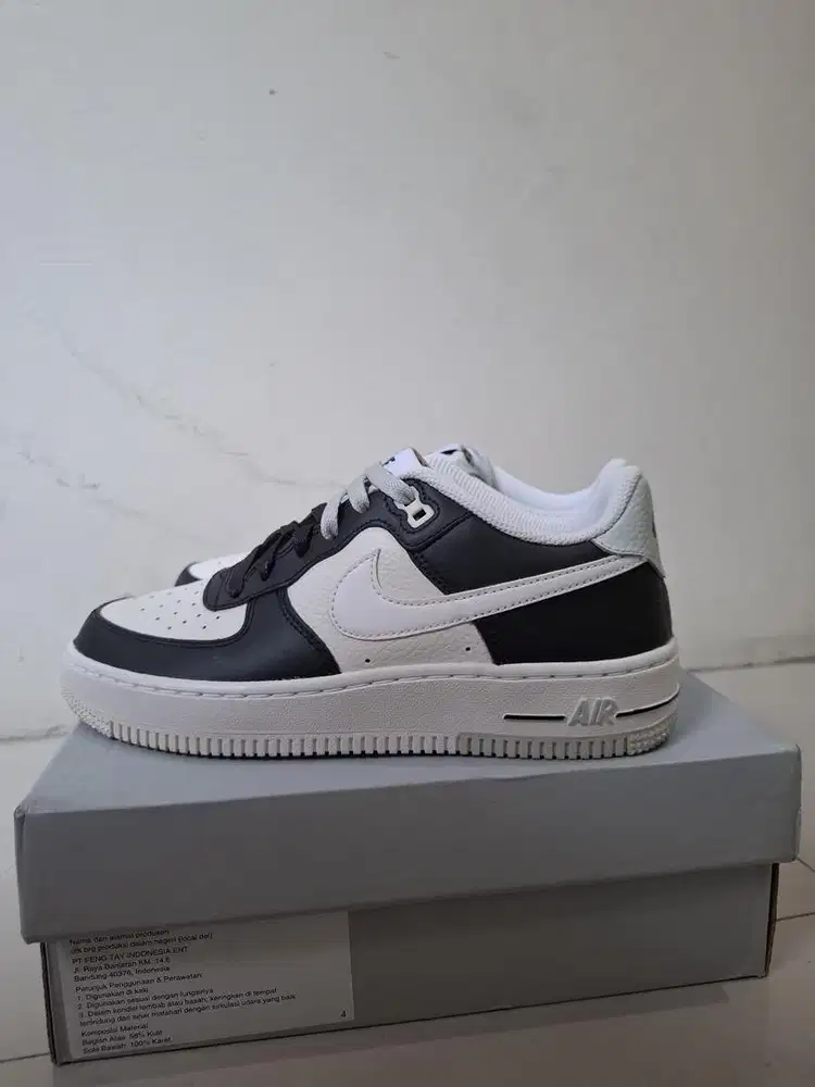 Nike AIR Force 1 LV8
