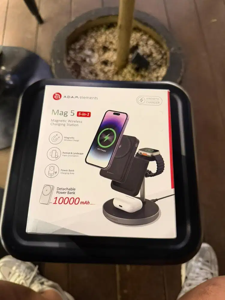 Magnetic Wireless Charging Station