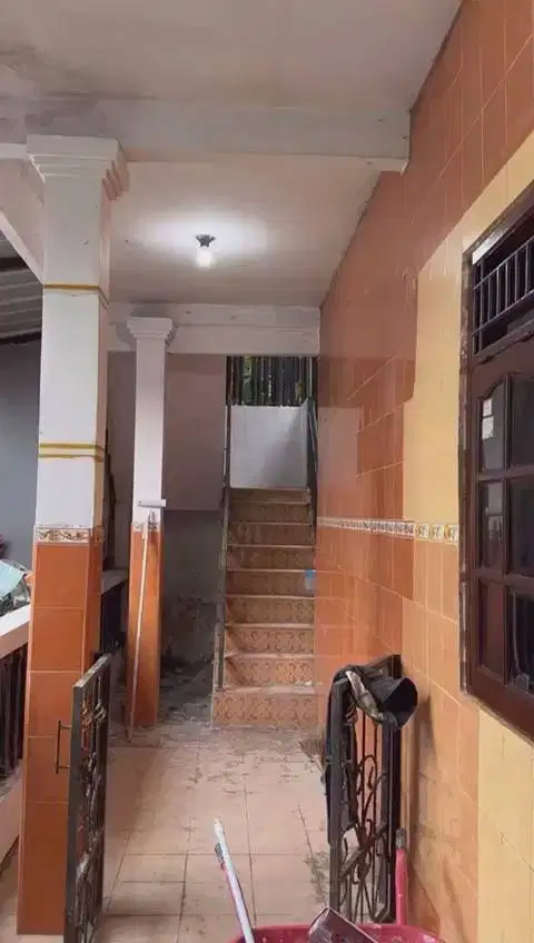 Dijual Cepat, Rumah 2 Lantai Lokasi Strategis Dekat Bandara Halim