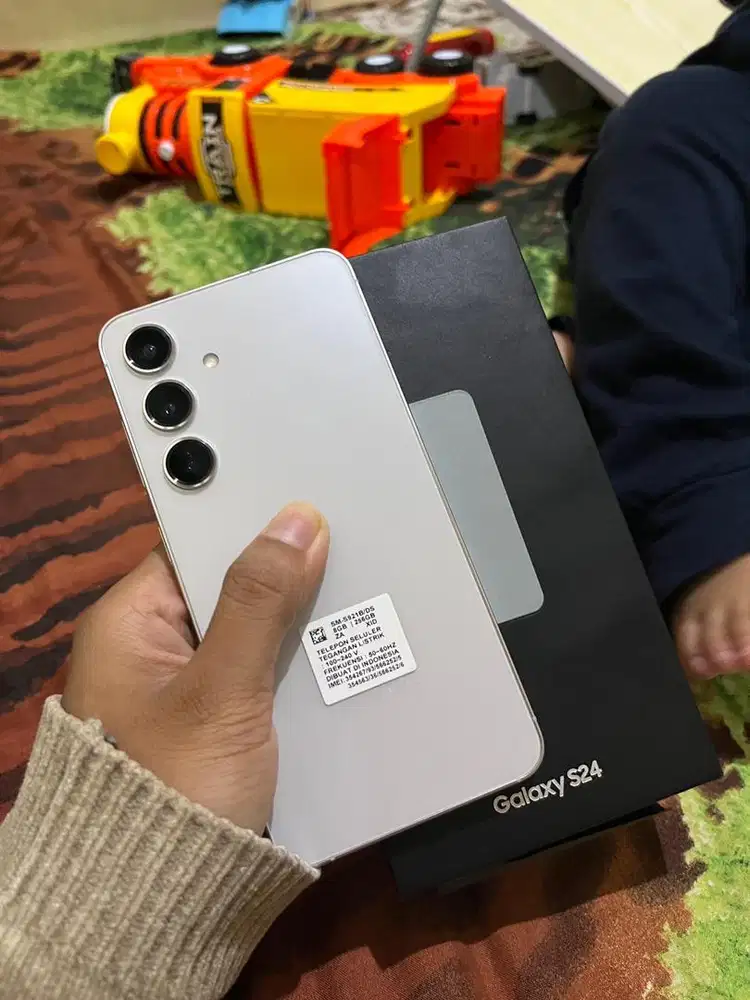 Samsung s24 8/256 gray