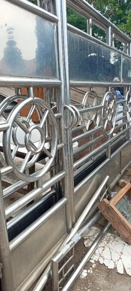 Pintu gerbang dorong stenlis 2 unit