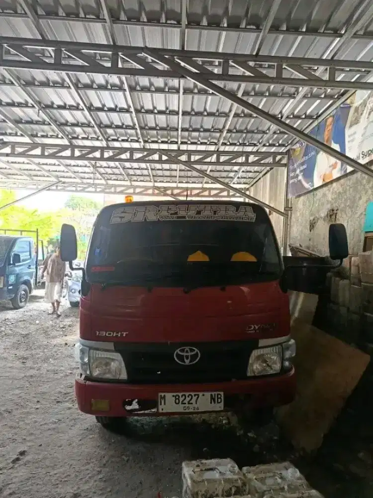 Toyota Dyna tahun 2004