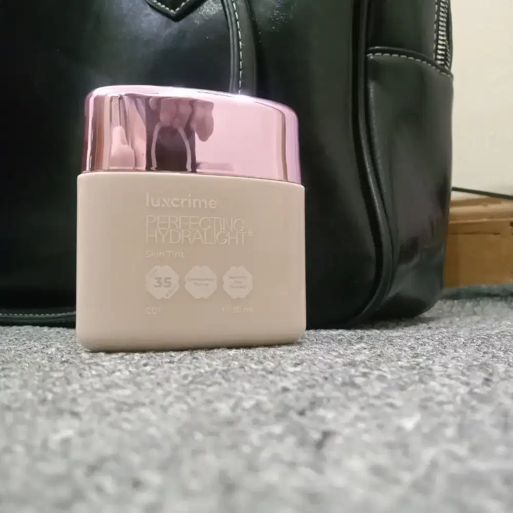 Skin Tint merk Luxcrime shade C01 netto 30 ml