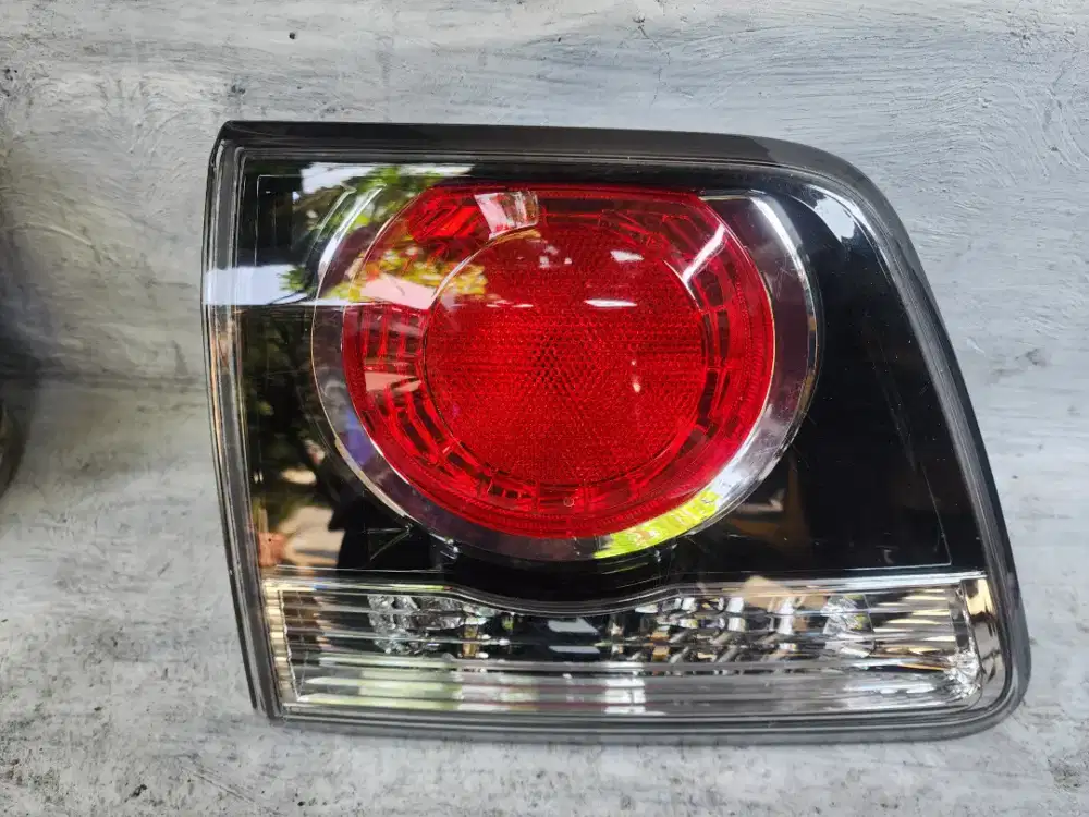 Lampu Reflector Pintu bagasi Fortuner 2012-2015