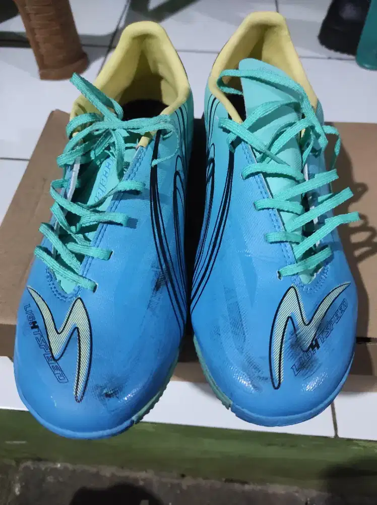 Sepatu futsal SPECS ACCELERATOR LIGHTSPEED 4 PRO