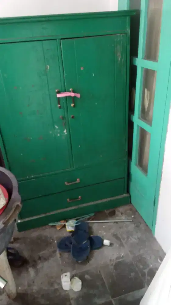 Lemari kayu bekas tapi masih bagus