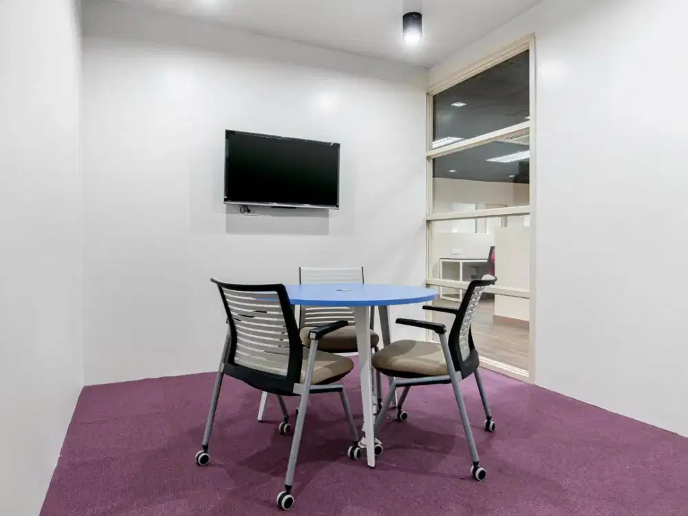 Ruang kantor terbuka dengan layanan lengkap untuk Anda dan tim di HQ Barsa City