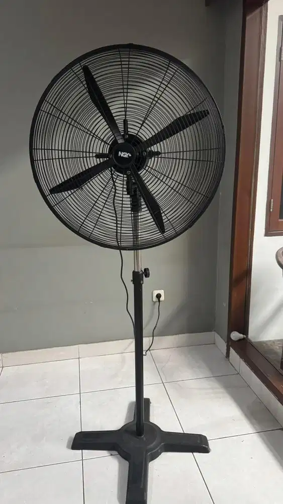 DIJUAL INDUSTRIAL STANDING FAN