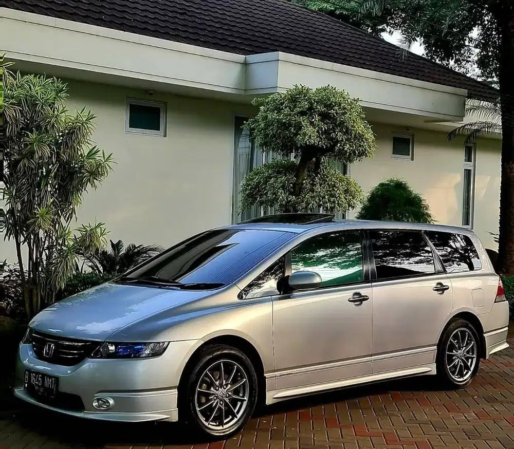 Dijual Honda Odyssey RB1 absolute + CBU japan CVT 2004 rare!